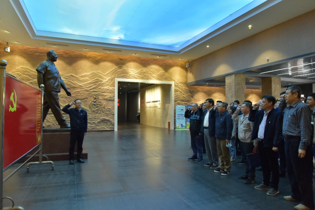 米兰网页版组织全体员工参观小平小道