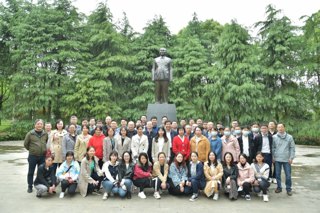 米兰网页版组织全体员工参观小平小道