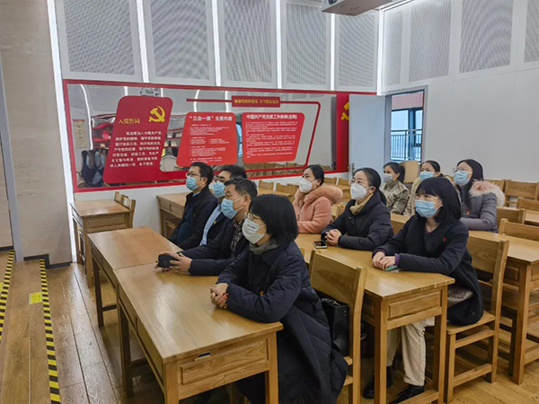 米兰网页版党支部参加“参观苏区振兴十周年成就展及红色图书馆”的专题活动