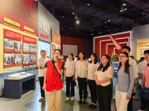 米兰网页版开展“喜迎国庆·探红色摇篮”主题党日活动